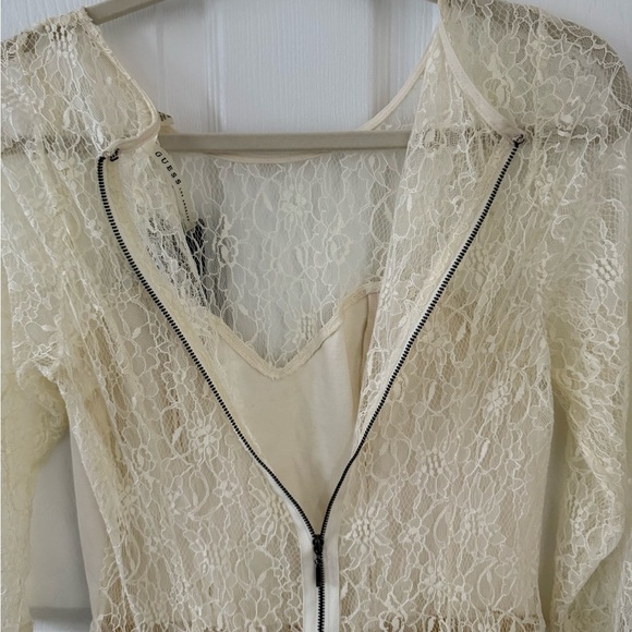NOT FOR SALE
GUESS PEPLUM BLOUSE TOP
CREAM LONG SLEEVE BACK ZIP - Picture 3 of 12